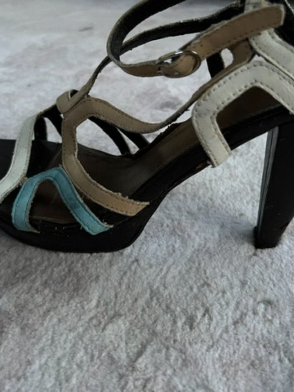Strap heels with chunk high heel